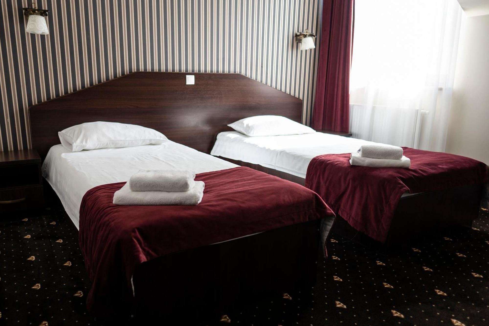 Hotel Podzamcze Gora Kalwaria Exterior photo